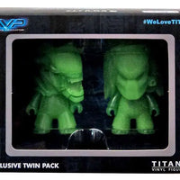 TITANS VINYL FIGURES AVP: ALIEN VS PREDATOR (GLOW) (2-PACK) (TOYS R US EXCLUSIVE STICKER)